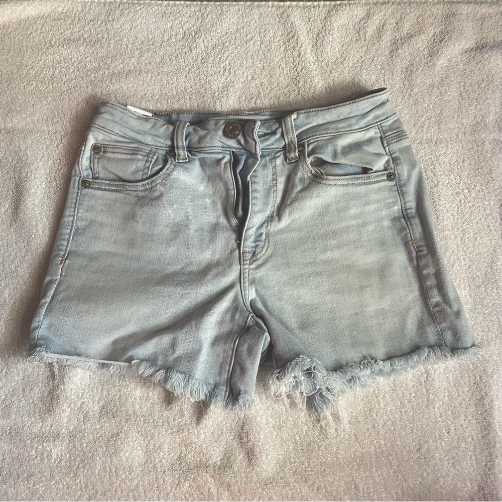 American Eagle light denim stretchy shorts!